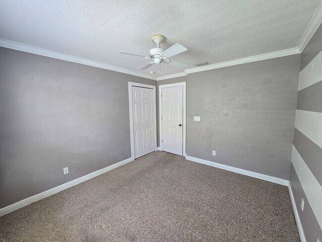 Building Photo - 4 Bedroom 2 bath in Sedona Palms