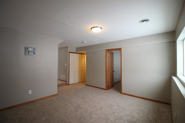 Building Photo - 10515 Pond Curve