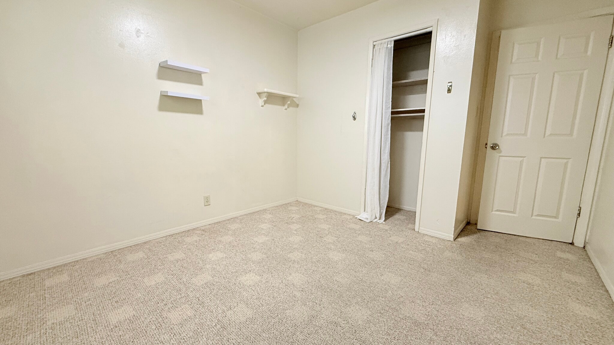 Building Photo - 550 Highland Dr