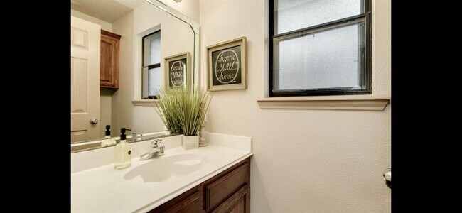 Building Photo - 112 Portulaca St