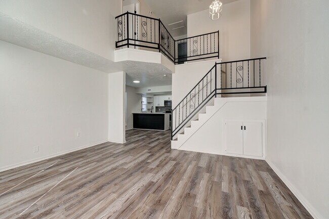 Building Photo - 727 Vicksburg Ave