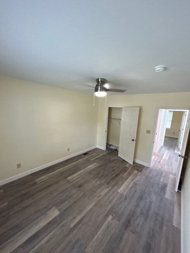 Building Photo - Charming 2-bedroom 1 bath home