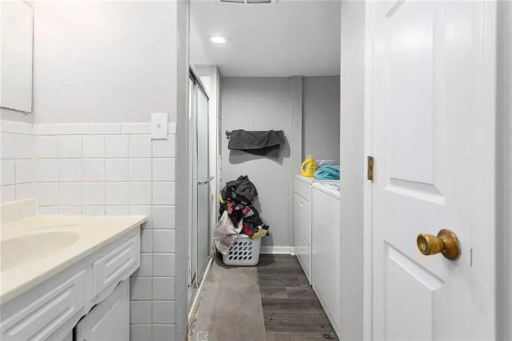 Bathroom 1 - 1825 N 47th St