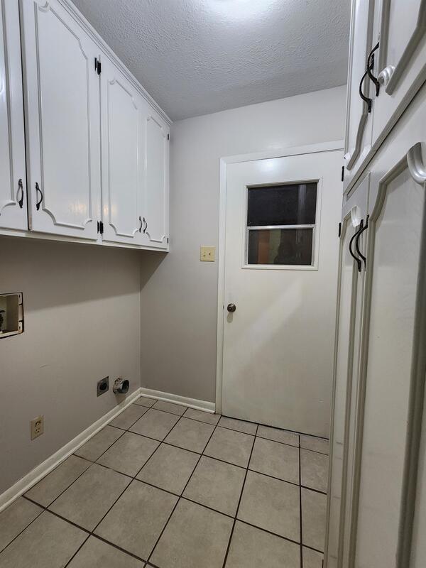 Building Photo - 420 Top Hill Dr