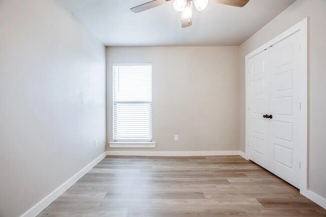 Building Photo - Amazing Four Bedroom in South Lubbock - Ab...