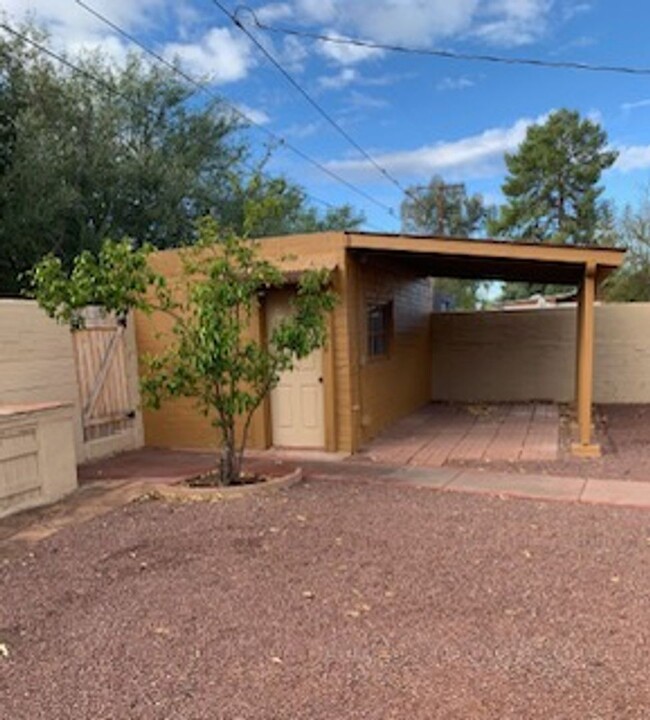 Building Photo - 2 Bedroom with Concrete Floors!