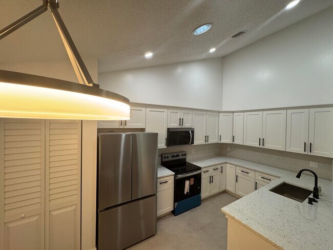 Building Photo - 1148 Summit Trail Cir