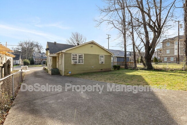 Building Photo - 922 Wedgewood Ave