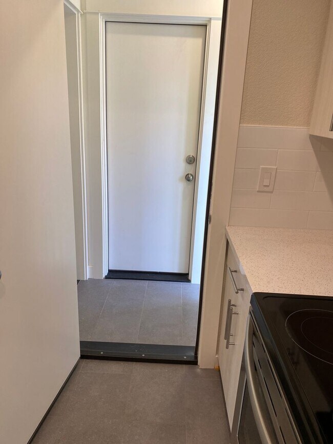 Building Photo - Modern Vintage Alberta Arts  1250sqft 1BR-...