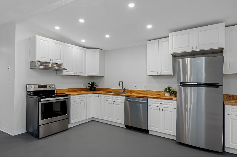 Building Photo - 1815 Apache Trail