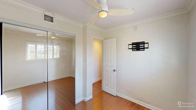 Building Photo - Large Spacious Home with a Pool!