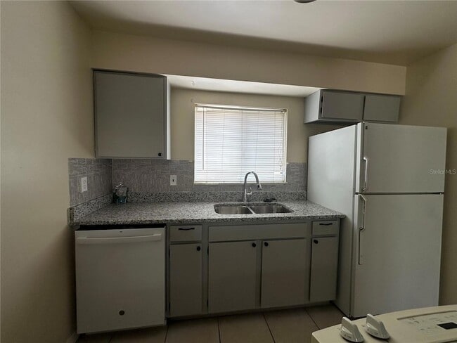 Building Photo - 1000 Lake of the Woods Blvd