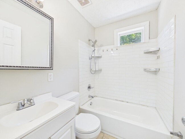 Building Photo - 4605 Eastover Ave