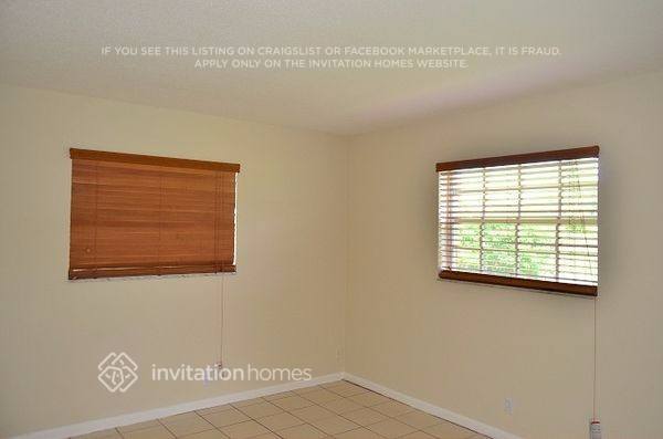Building Photo - 1037 SW 28th Ave
