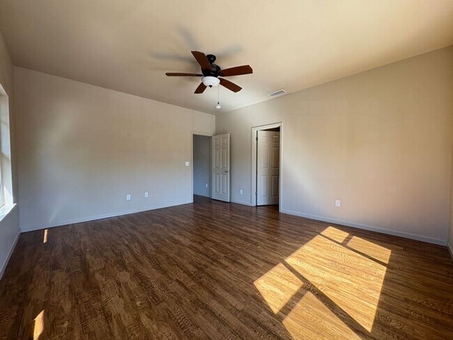 Building Photo - Remodeled Two Bedroom Quadplex Unit