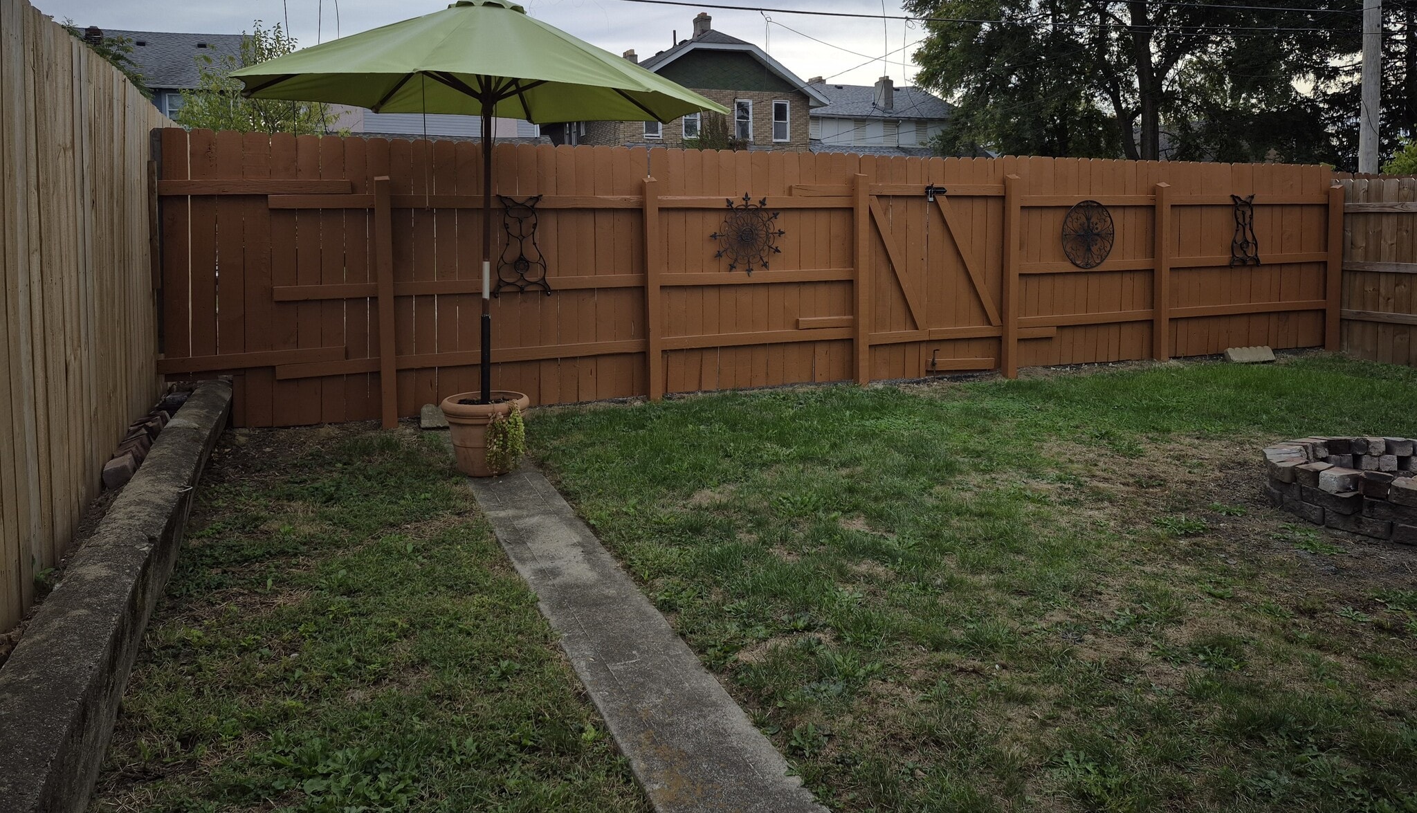 Building Photo - 723 Hanford St