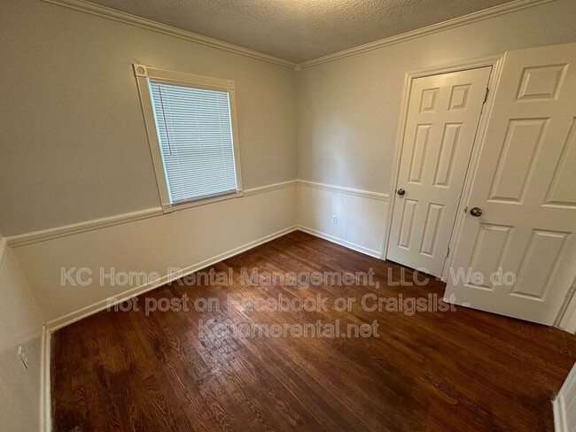 Building Photo - 10700 E 28th Terrace S