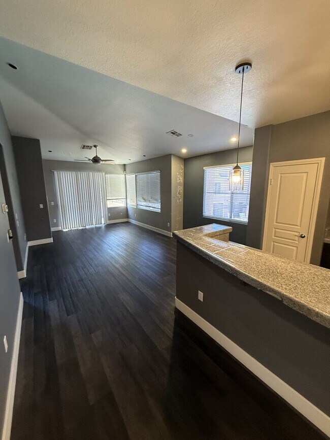Building Photo - 821 Peachy Canyon Cir