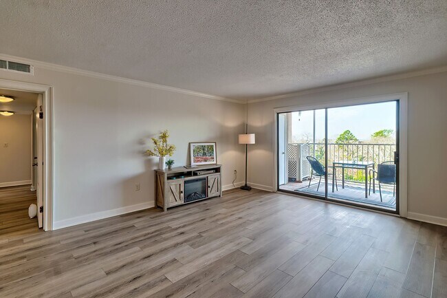 Building Photo - Modern Luxury Condo in Middleborough – Rec...