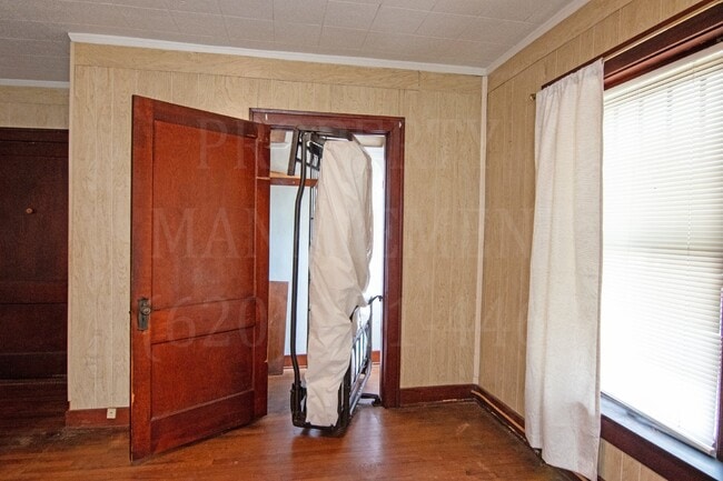 Building Photo - Studio Apartment