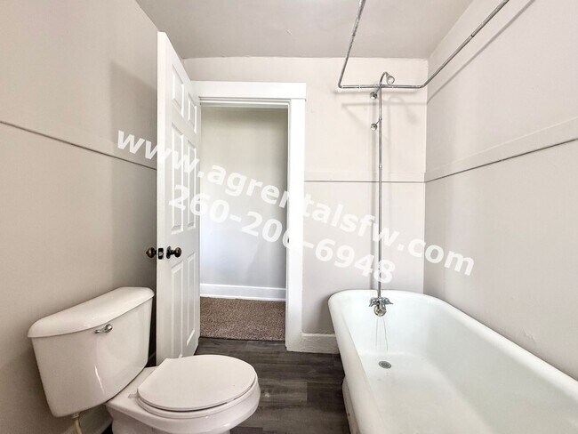 Building Photo - 3 Bedroom House