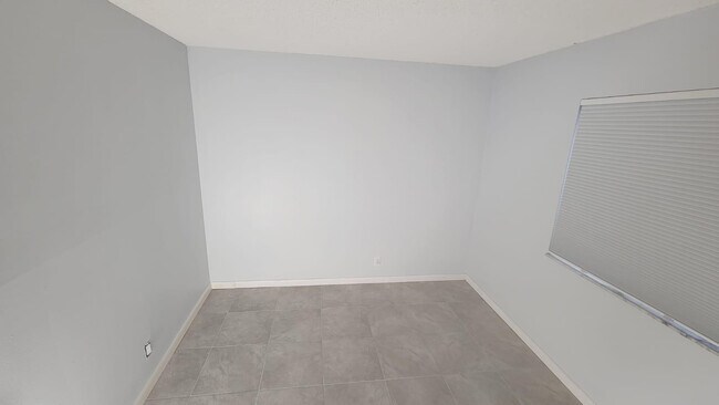 Building Photo - 313 Gardens Dr