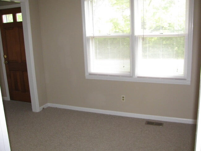 Building Photo - Private Setting Great Location Brick Home For Rent
