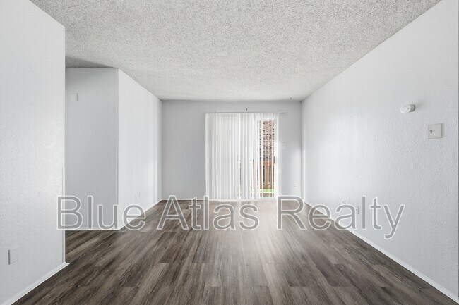 Building Photo - 8030 Cambridge Cir