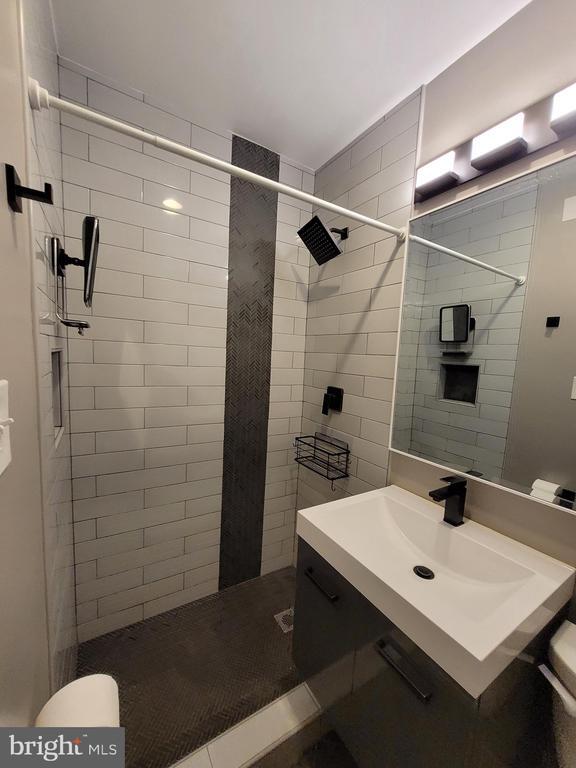 Building Photo - 2710 Rose Valley Dr