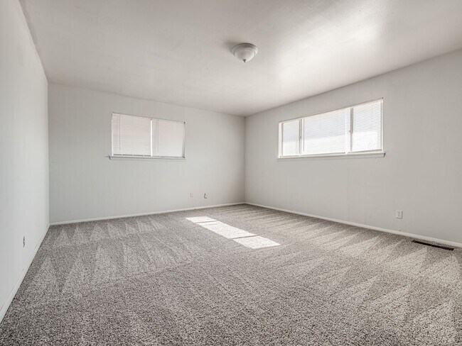 Building Photo - Updated in NE OKC for rent! Minutes to Broadway Extension/235 and Downtown!
