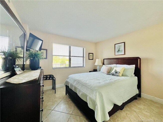 Building Photo - 4250 N Hwy A1A