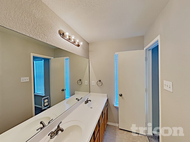 Building Photo - 1461 Pine Ln