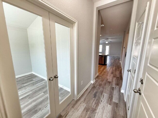 Building Photo - 3-Bed, 2-Bath Tribute Ranch Home w/ Office...