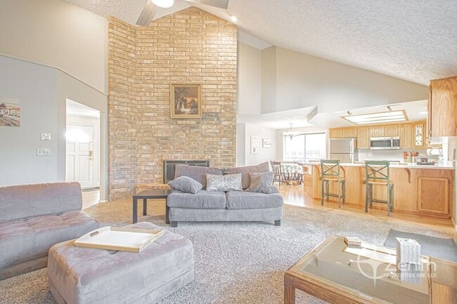 Building Photo - 12018 SE 17th St