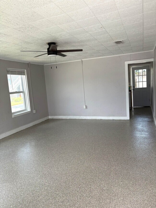 Building Photo - 133 Riberia St