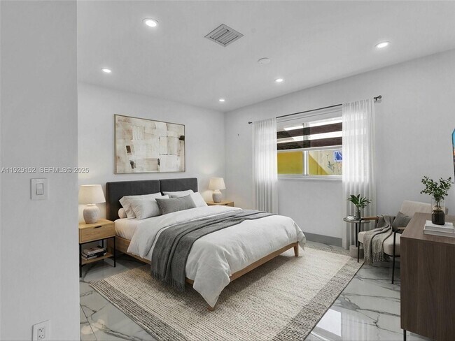 Building Photo - 440 SE 8th Ave