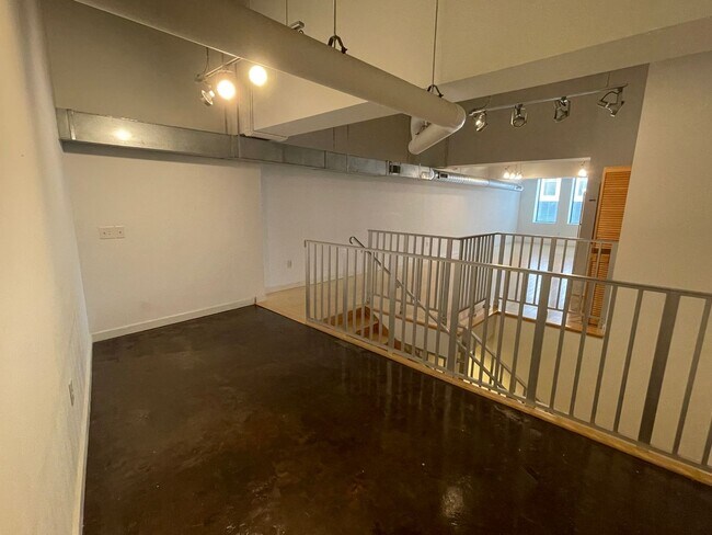 Building Photo - 239 5th Ave N