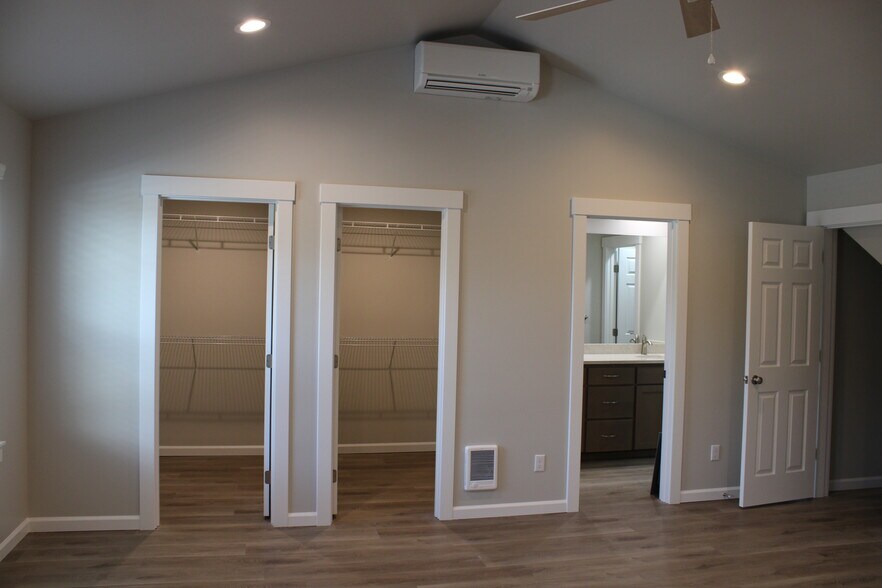 Building Photo - 14916 Canyon Rd E