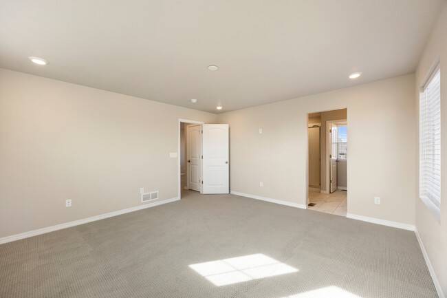 Building Photo - 10886 Rolling Peaks Dr