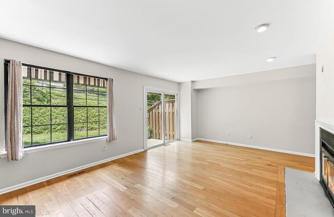 Building Photo - 3204 Stoneham Dr