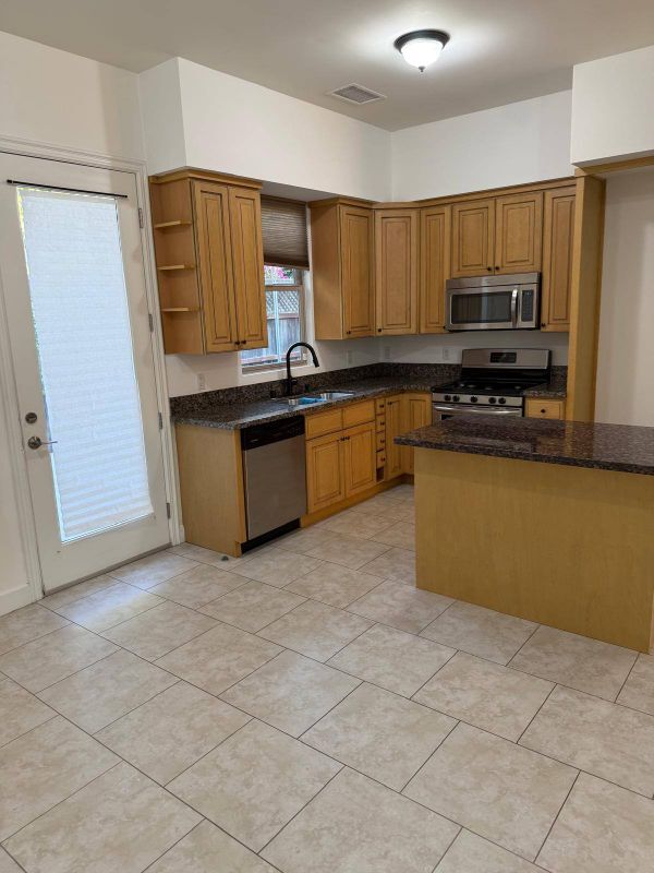 Building Photo - 4420 Matilija Ave