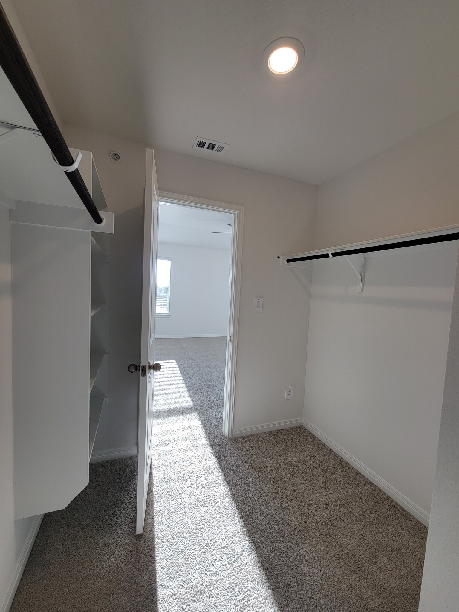 Building Photo - 1850 Settlers Glen Dr