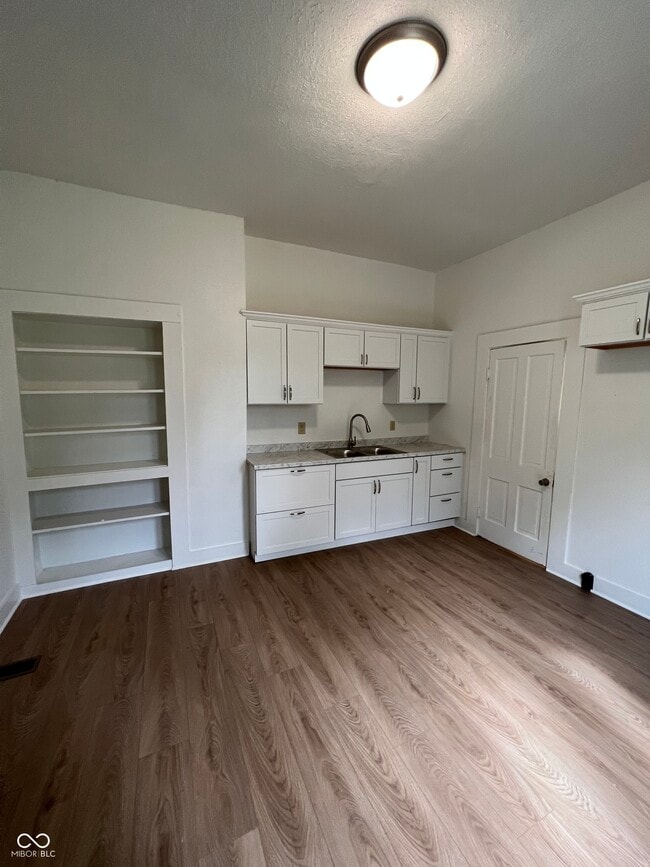 Building Photo - 730 W 9th St