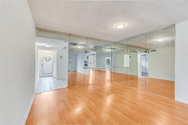 Building Photo - 8940 S Hollybrook Blvd