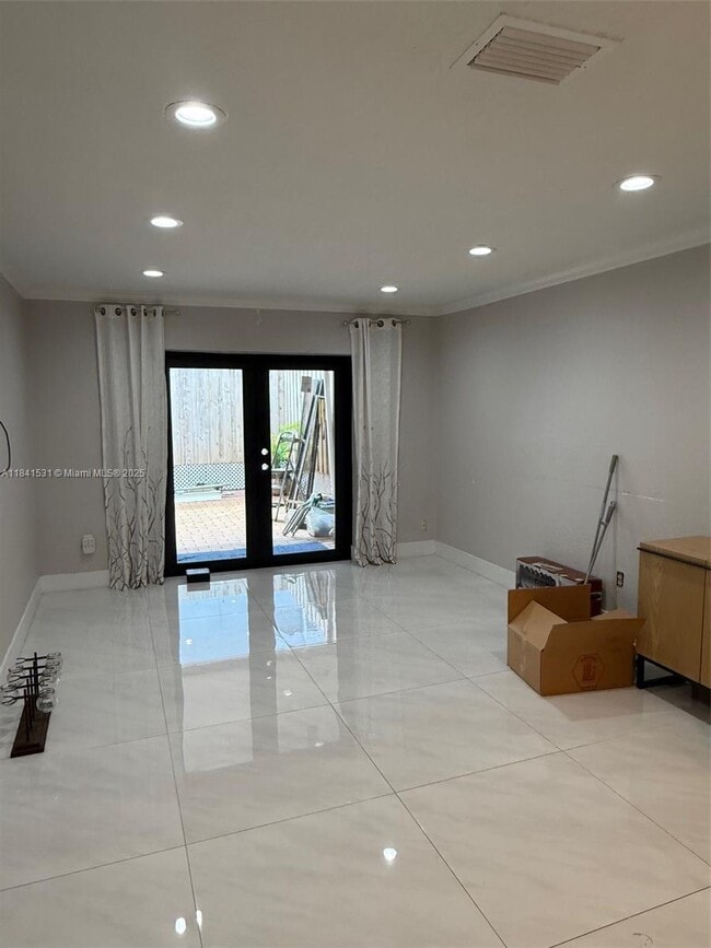Building Photo - 611 SW 114th Ct