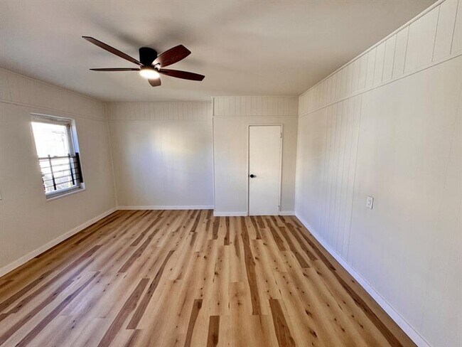 Building Photo - 1332 Goettmann St