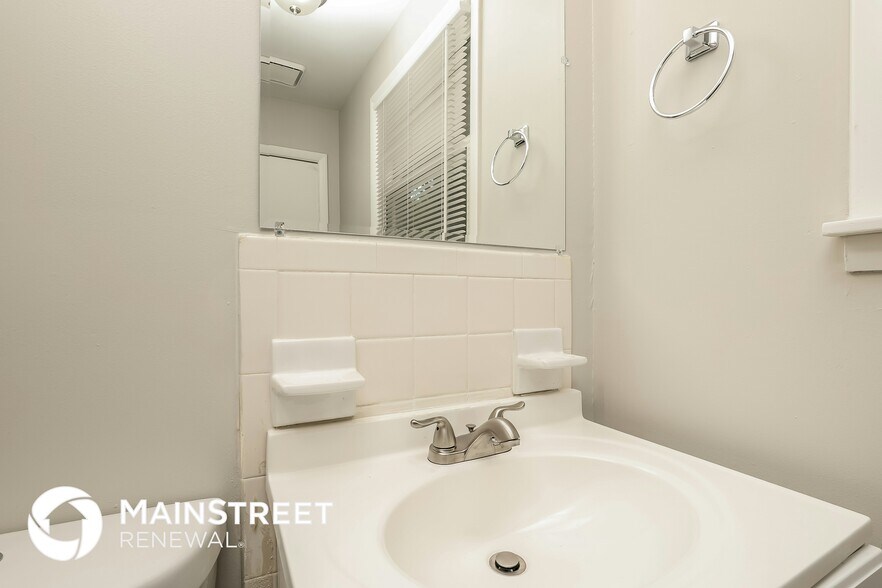 Building Photo - 7925 Stallion Dr