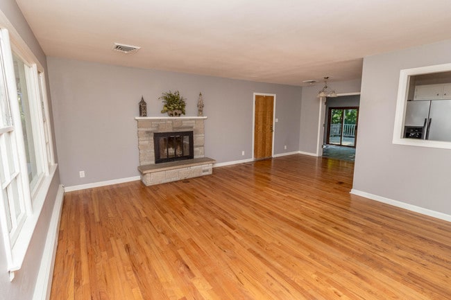Building Photo - 510 Laurel Dr