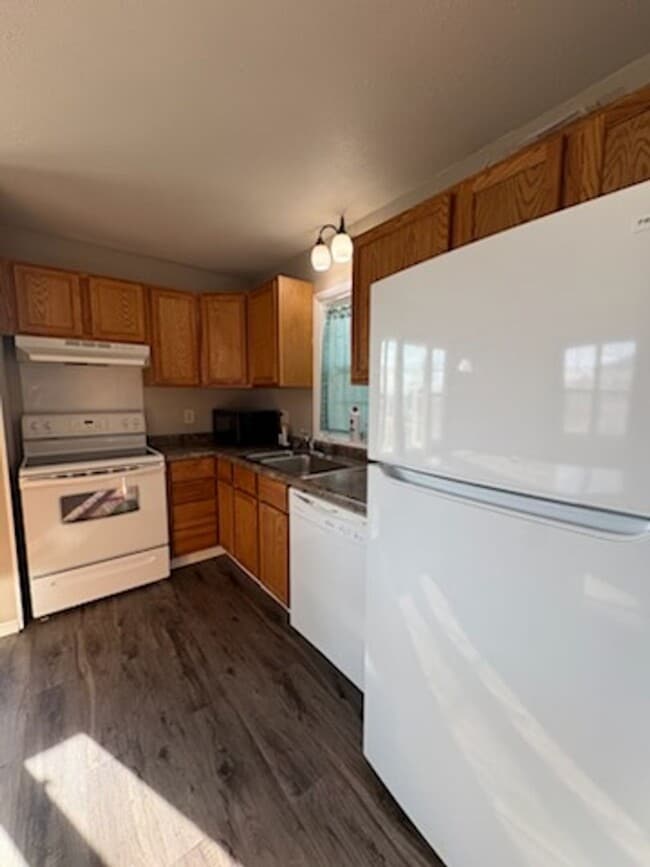 Building Photo - 3 BED | 2 BATH | SINGLE LEVEL | NORTH