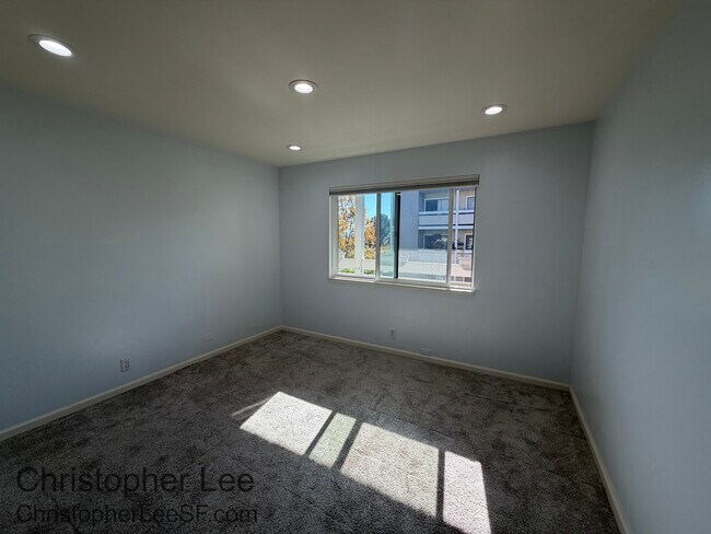 Building Photo - 1081 Beach Park Blvd